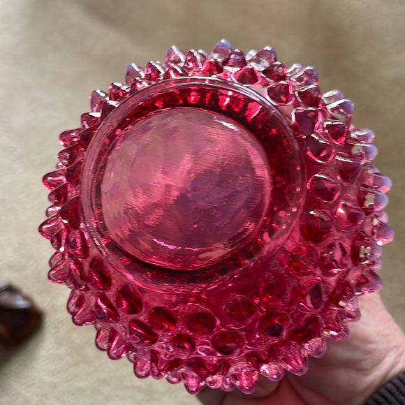 beautiful Fenton Cranberry opalescent Hobnail Cruet with stopper. - Picture 8 of 15